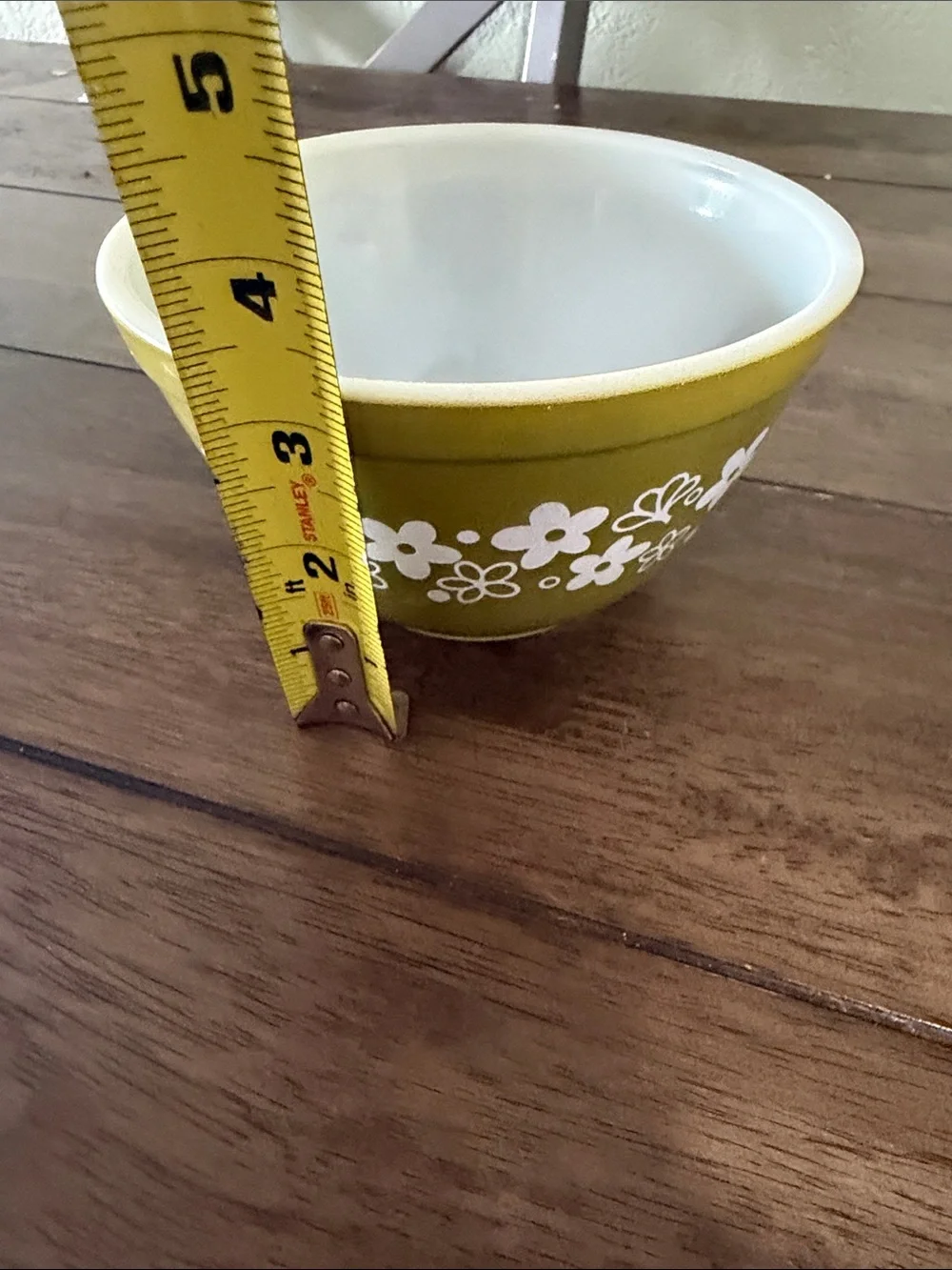 Pyrex Retro Olive Green Floral Mixing Bowl crazy Daisy 401 750 ML bowl
